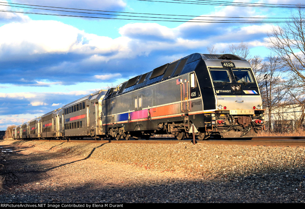 NJT 4526 on train 5526